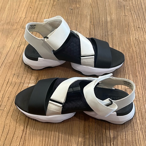 Sorel Kinetic Impact Black, Beige, and White Women's Size 8 Sandals EUC - Picture 5 of 13